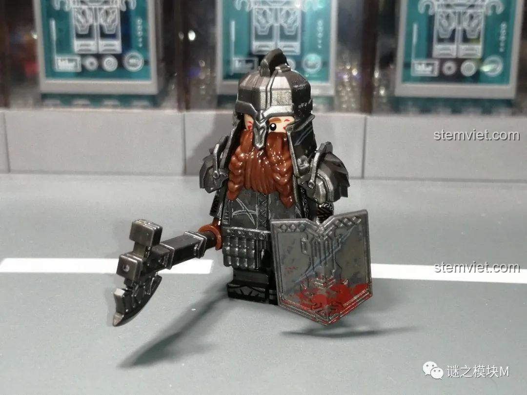 Minifigure chiến binh người lùn XINH X0314 với búa chiến và khiên, giáp đen.