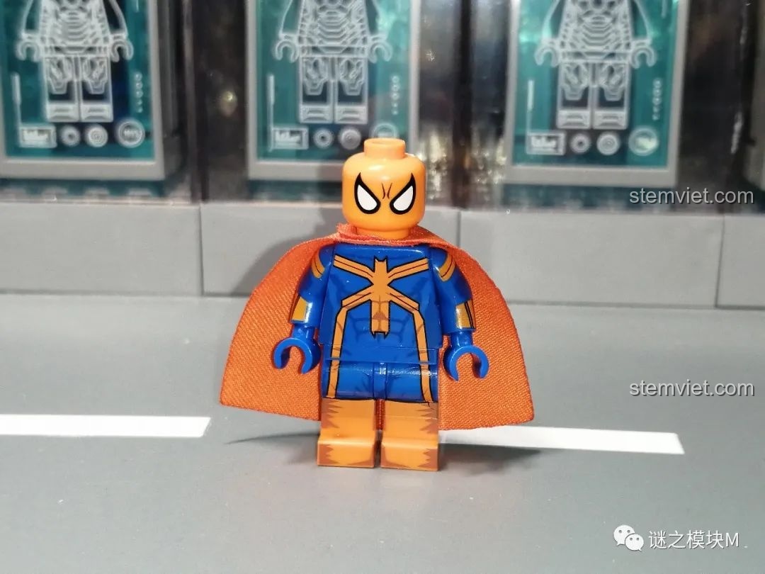 Minifigure Người Nhện Evil Cloak Suit với áo choàng, một điểm nhấn trong bộ sưu tập Sách Người Nhện SY1461.