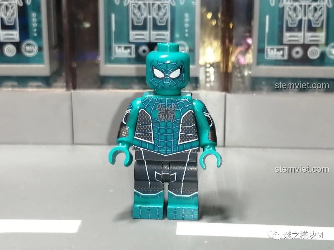 Minifigure Người Nhện SY1461 với cánh tay máy, một thiết kế độc đáo và ấn tượng, thể hiện sự đa dạng của bộ sưu tập.