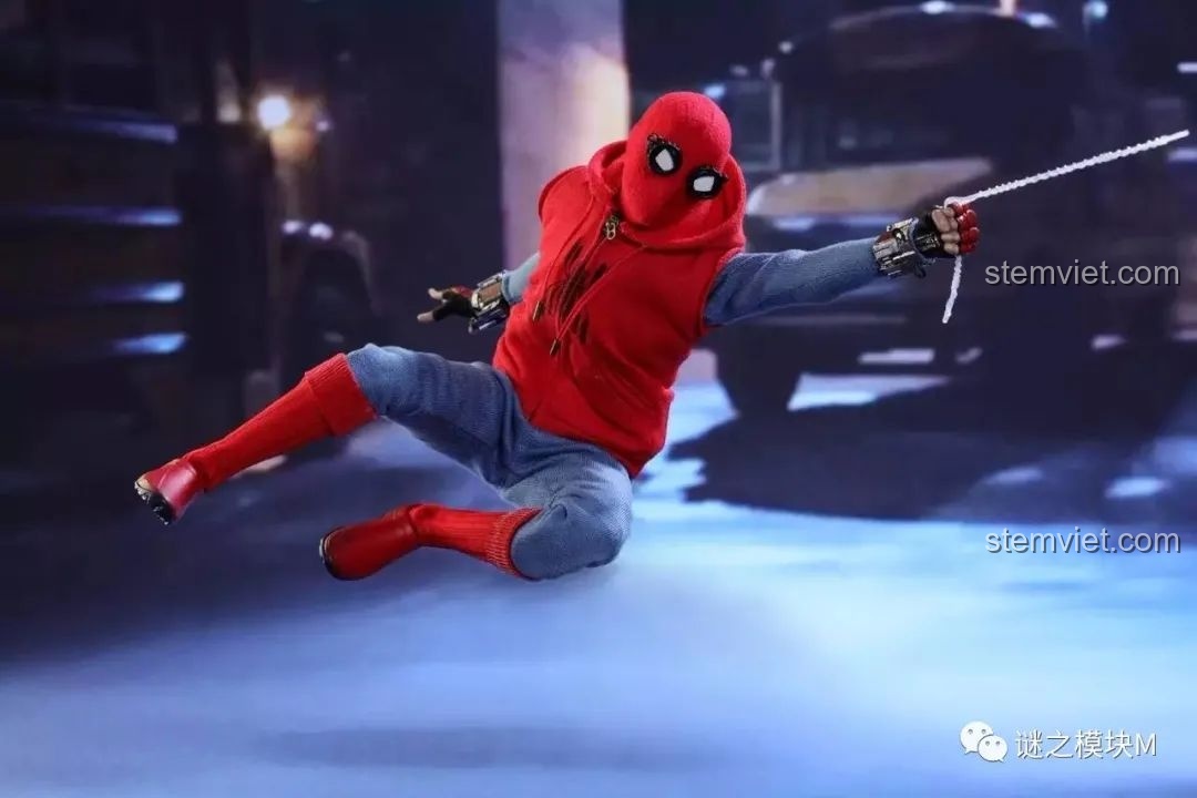 Góc nghiêng của minifigure Người Nhện SY1461 MK2, thể hiện rõ các chi tiết giáp trụ và đường nét thiết kế.