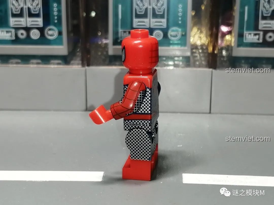 Minifigure Người Nhện SY1461 Secret Wars Suit, với thiết kế gai góc, mạnh mẽ và ấn tượng.