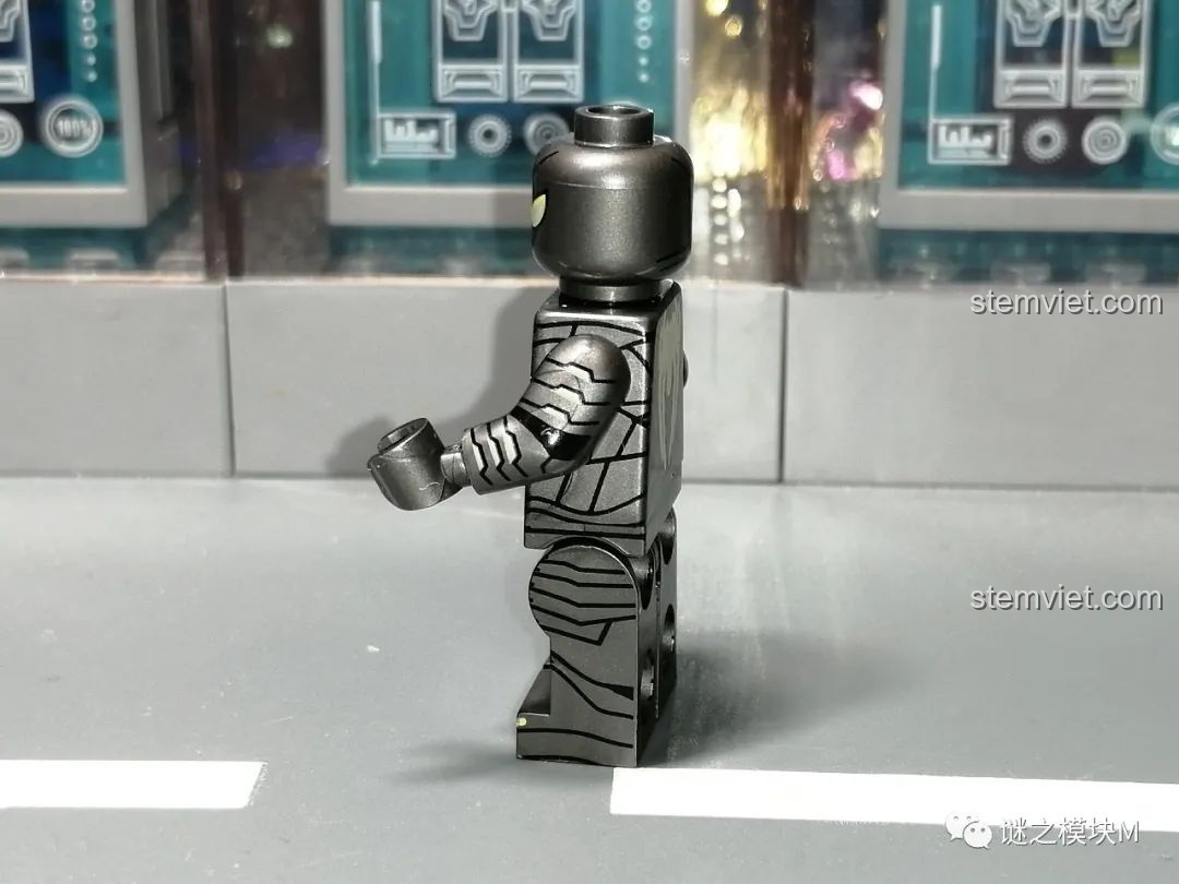 Minifigure Người Nhện SY1461 Stealth Suit (Night Monkey), với thiết kế đen tuyền và đôi mắt phát sáng đặc trưng.