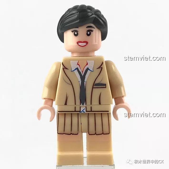 Cận cảnh minifigure nữ trong bộ LELE 36029 Căn Cứ Chiến Trường Sinh Tồn PUBG với trang phục công sở.