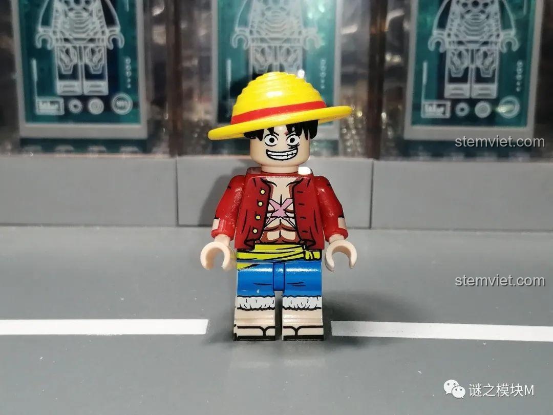 Minifigure Monkey D. Luffy trong bộ sưu tập One Piece của KORUIT, với áo đỏ và mũ rơm đặc trưng.