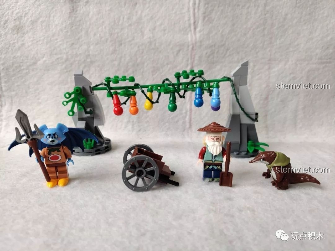 Minifigure Ông Nội trong bộ lắp ráp Hồ Lô Huynh Đệ Enlighten 2503, nhìn từ phía trước.