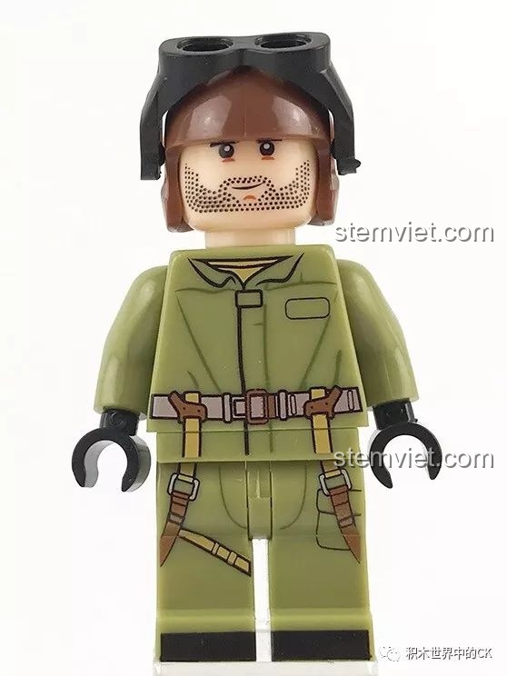 Cận cảnh minifigure Phi công Nhật Bản trong bộ Sembo 12781 với mũ bay, kính và bộ râu đặc trưng.