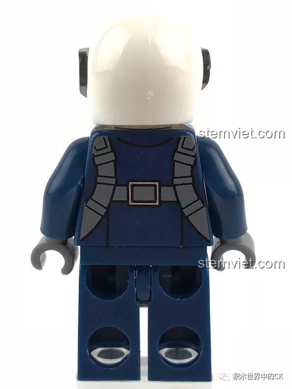 Mặt sau của minifigure phi công trong bộ Sembo SD9510 với các chi tiết in sắc nét của bộ đồ bay.