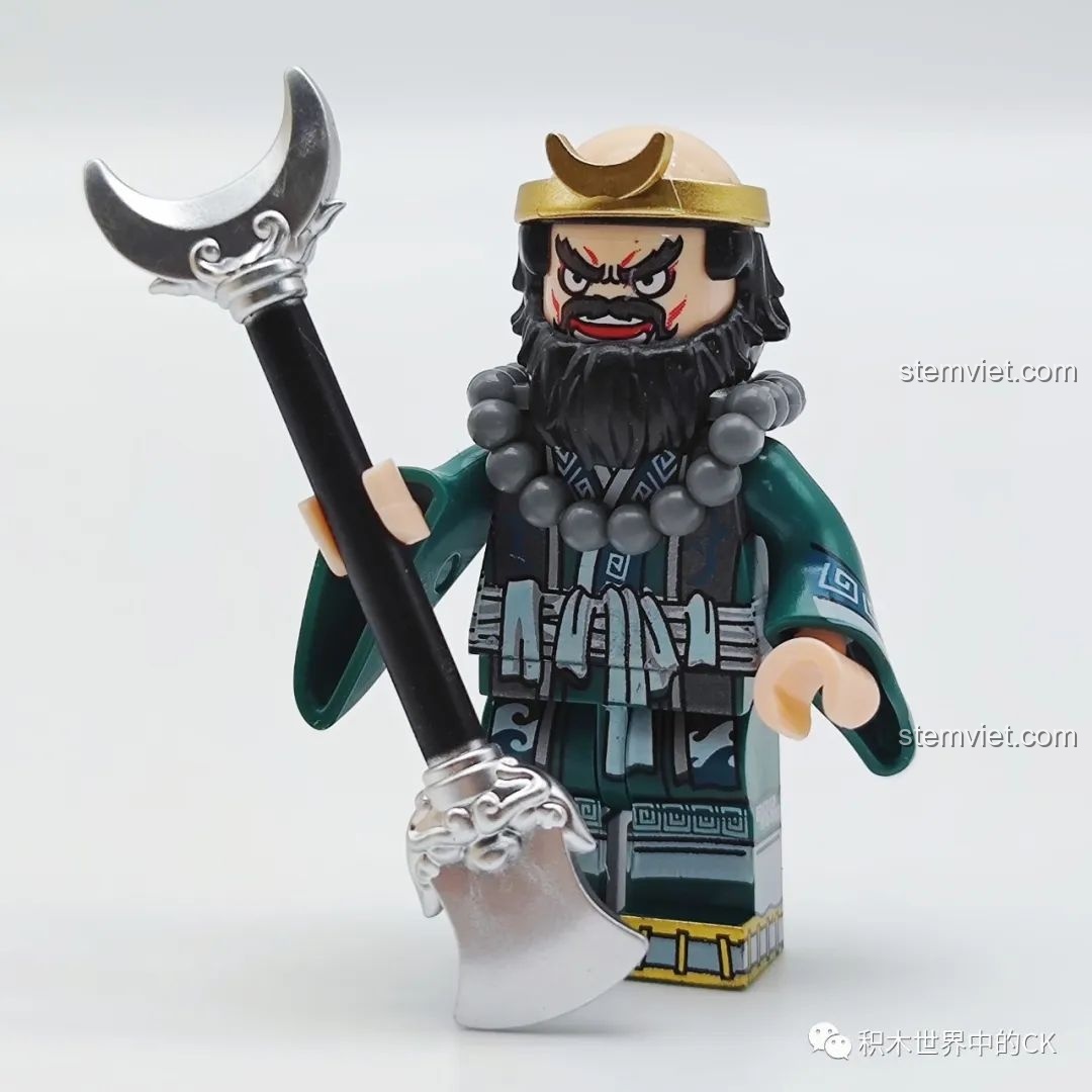 Minifigure Sa Tăng đã lắp ráp hoàn chỉnh, tay cầm Nguyệt Nha Sản, trang phục màu xanh lá cây.