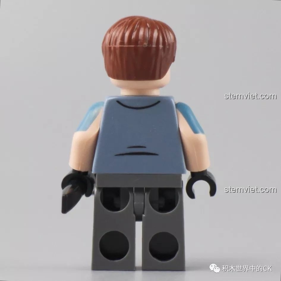 Mặt sau của minifigure đồ chơi lắp ghép Sembo Block 607045, chi tiết trang phục và tóc.