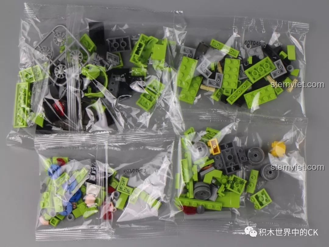 Minifigure đi kèm đồ chơi lắp ghép Sembo Block 607046, nhân vật lái xe với phong cách bụi bặm.