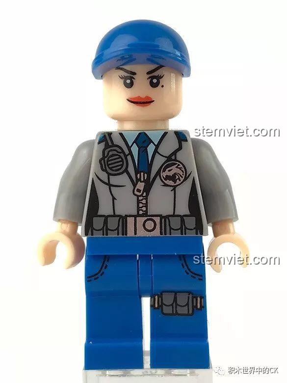 Cận cảnh minifigure sĩ quan Rose Li trong bộ Đội Cứu Hộ Bờ Biển Giải Người Câu Cá SEMBO, mặt trước chi tiết.