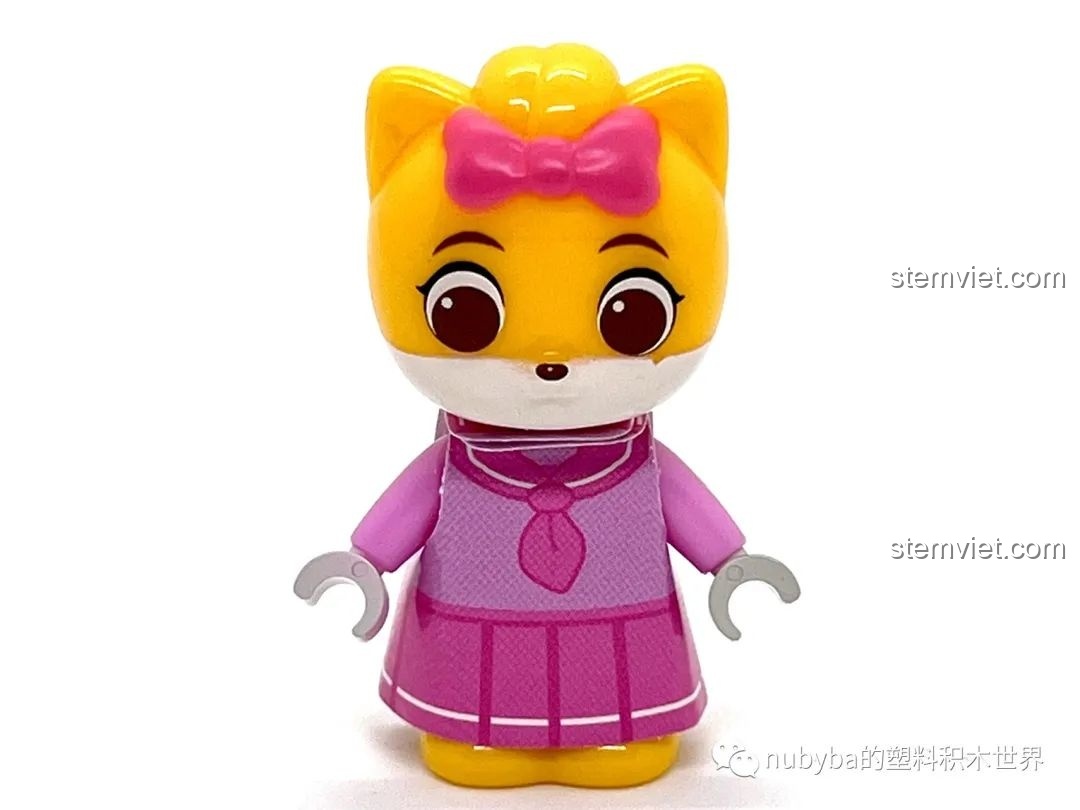 Cận cảnh minifigure Sóc Tiểu Mỹ trong bộ lắp ráp JAKI Ba Chú Sóc, một món đồ chơi giáo dục tuyệt vời cho bé gái 6 tuổi.