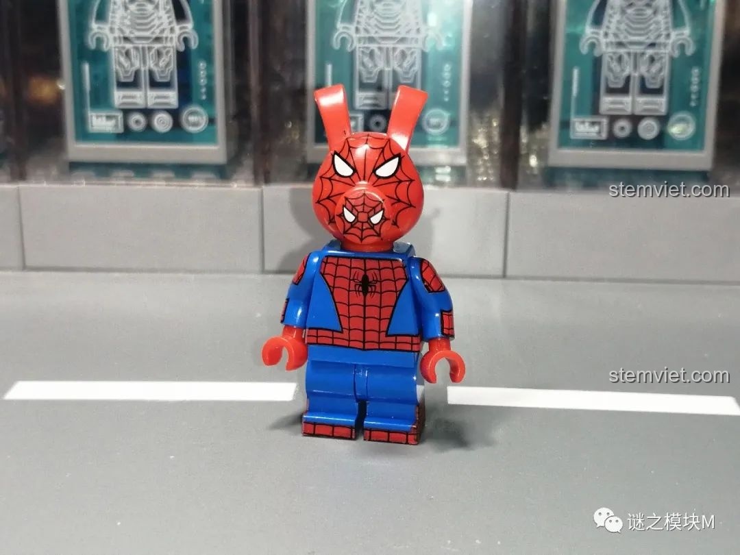 Minifigure Spider-Gwen, phiên bản Gwen Stacy trở thành Người Nhện, một nhân vật được yêu thích trong bộ SY1461.