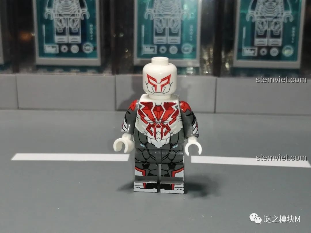Minifigure Spider-Ham, chú heo nhện siêu đáng yêu, một nhân vật độc đáo trong bộ đồ chơi lắp ráp Sách Người Nhện SY1461.