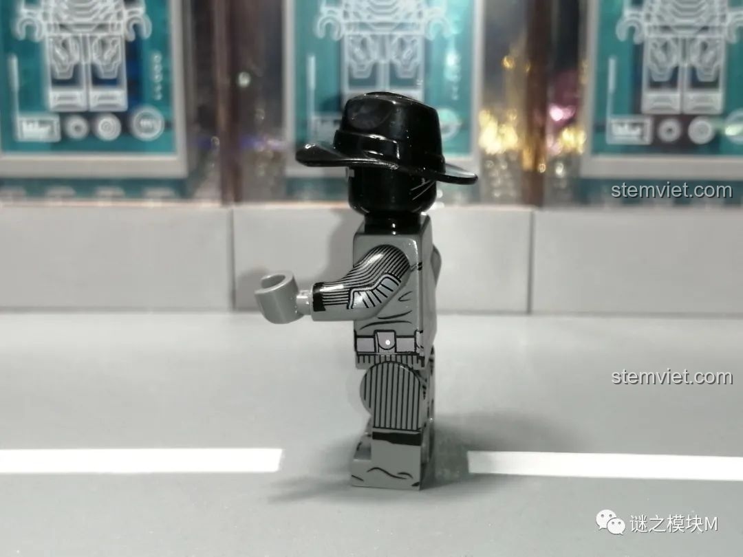 Minifigure Spider-Man Noir từ bộ lắp ráp Sách Người Nhện SY1461, góc nhìn mặt bên, thể hiện chi tiết trang phục.