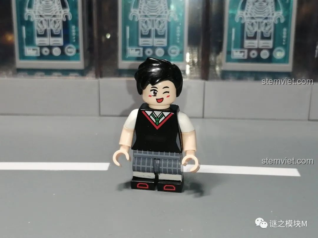 Minifigure Spider-Man Noir, Người Nhện từ vũ trụ đen trắng, mang phong cách cổ điển trong bộ SY1461.