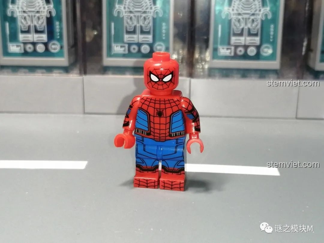 Minifigure Người Nhện trong bộ đồng phục học sinh (School Uniform), một phiên bản độc đáo của bộ SY1461.