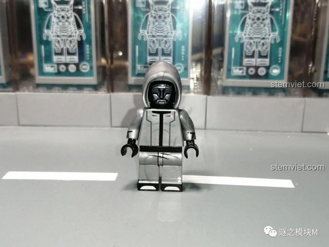 Minifigure NPC trong bộ Squid Game KF6149 của Kopf, hiển thị hai biểu cảm khuôn mặt.