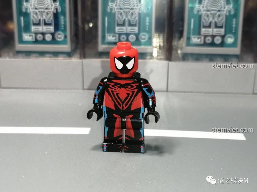 Minifigure Stealth Suit của Người Nhện, bộ giáp tàng hình, một thiết kế tối giản trong bộ SY1461.