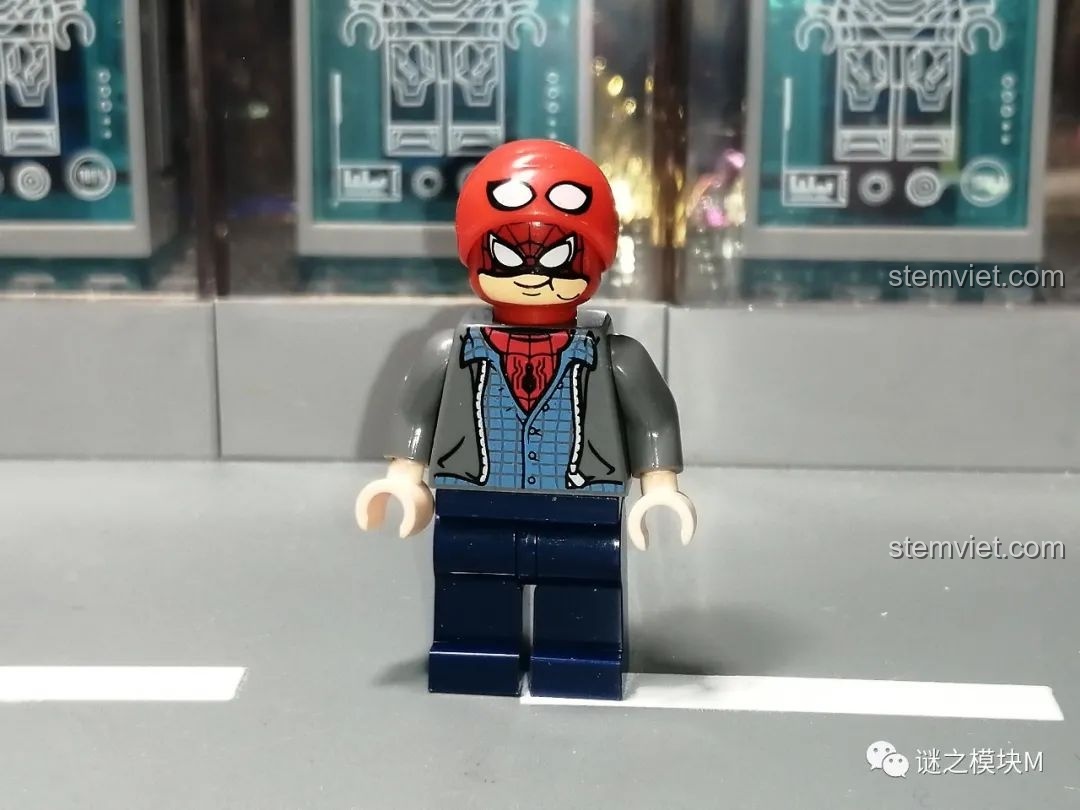 Minifigure Stealth Suit từ bộ lắp ráp Sách Người Nhện SY1461, mặt sau.