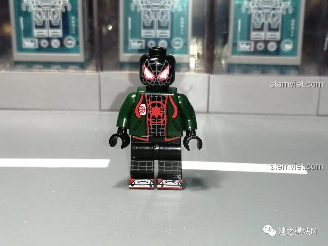 Minifigure Super Spider-Man, một phiên bản mạnh mẽ và ấn tượng trong bộ đồ chơi lắp ráp Sách Người Nhện SY1461.