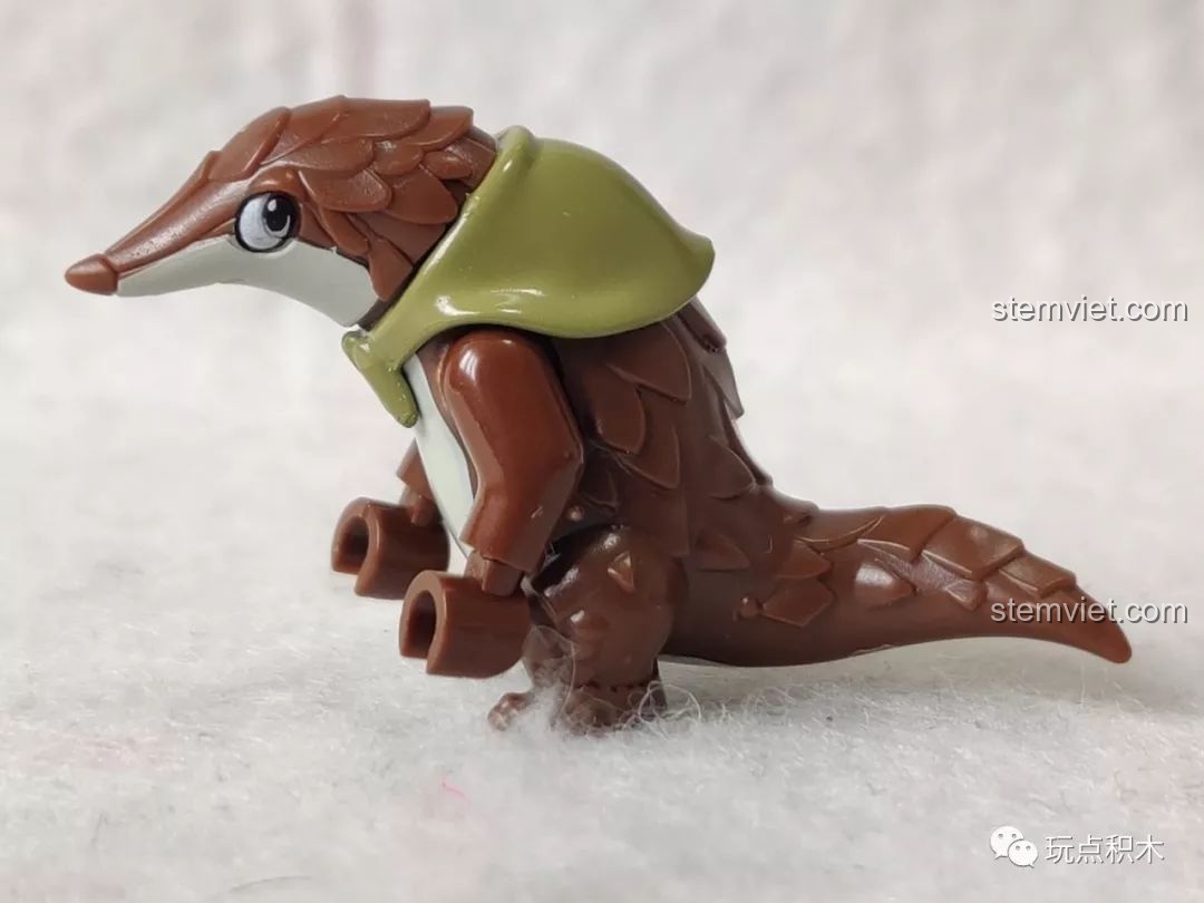 Minifigure Thất Oa trong bộ lắp ráp Hồ Lô Huynh Đệ Enlighten 2504, nhìn từ góc nghiêng trái.