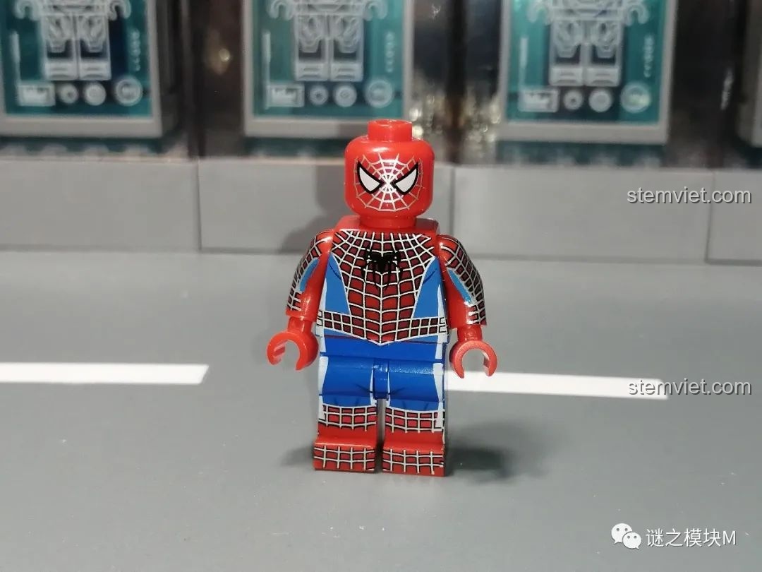 Minifigure Người Nhện phiên bản Tobey Maguire, tái hiện chân thực từ bộ phim, có trong bộ SY1461.