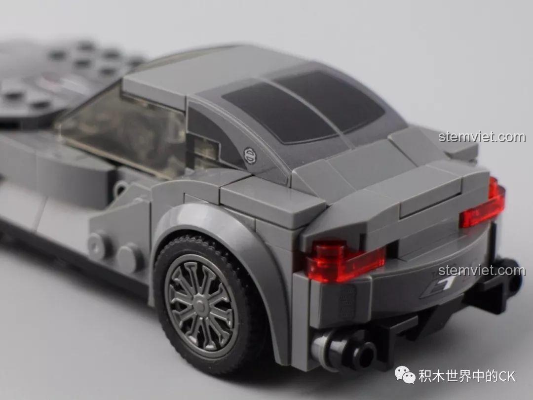 Minifigure tay đua ngồi bên trong buồng lái của xe Toyota FT-1 SEMBO 607031.