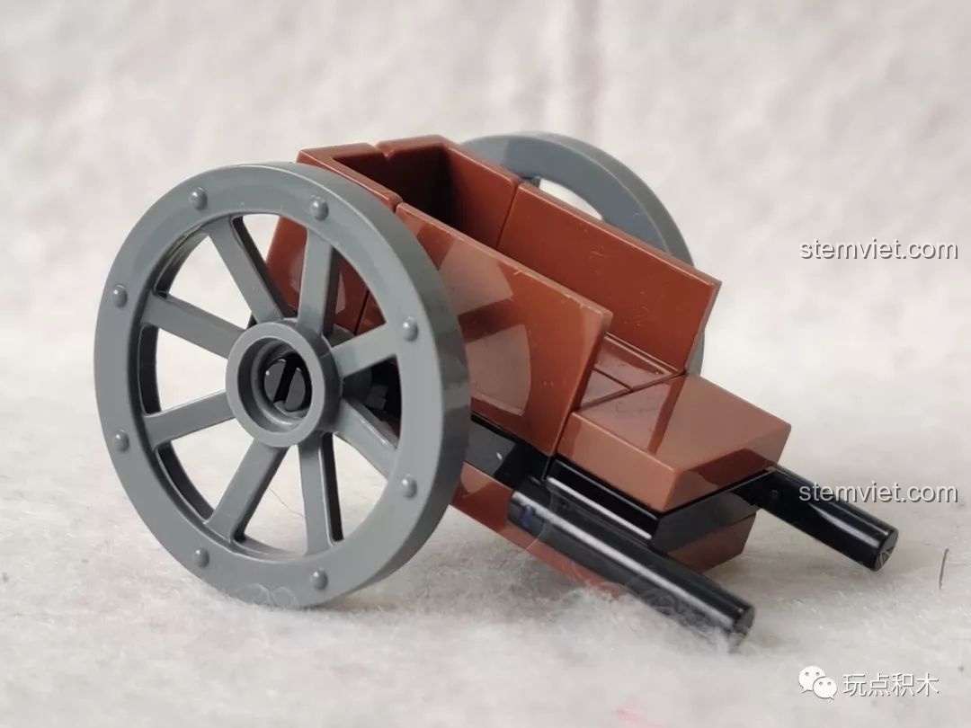 Minifigure Xuyên Sơn Giáp trong bộ lắp ráp Hồ Lô Huynh Đệ Enlighten 2503, nhìn từ phía trước.