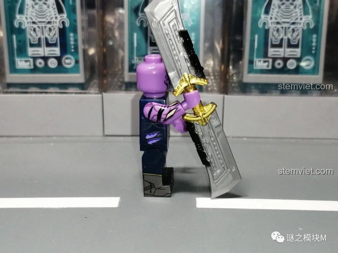 Minifigure Zombie Doctor Strange trong bộ WM6132, cầm pháp trận.