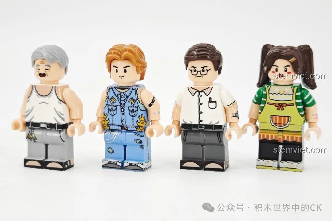 4 minifigures chủ cửa hàng trong bộ Wekki 516954: Ông chủ Cẩm, A Cường, Vương Dục Tài, và A Trân.