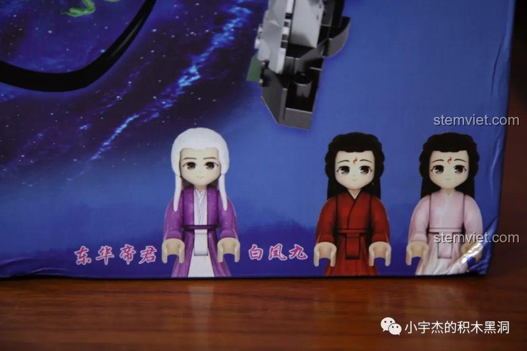 Hình ảnh các minifigures Đông Hoa Đế Quân và Bạch Phượng Cửu trong bộ xếp hình Leier LEJ923 Xà Trận trong Tam Sinh Thế.