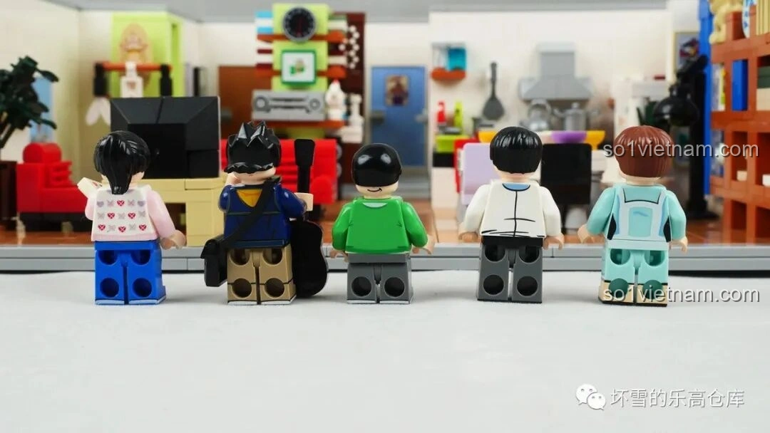 Mặt lưng của 5 minifigures nhân vật chính Gia Hữu Nhi Nữ SEMBO, cho thấy chi tiết in ấn và thiết kế tổng thể từ phía sau.