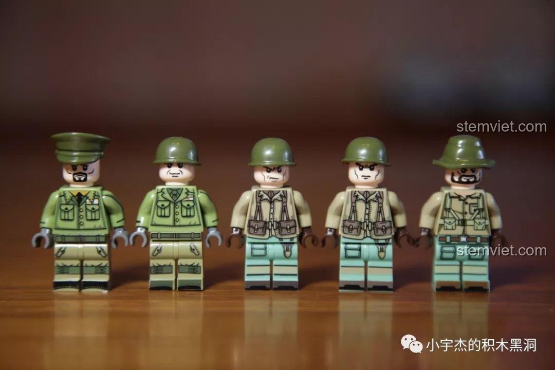 Các minifigures lính Mỹ sau khi đã đội mũ bảo hiểm, sẵn sàng cho các nhiệm vụ trong bộ SEMBO 101391.