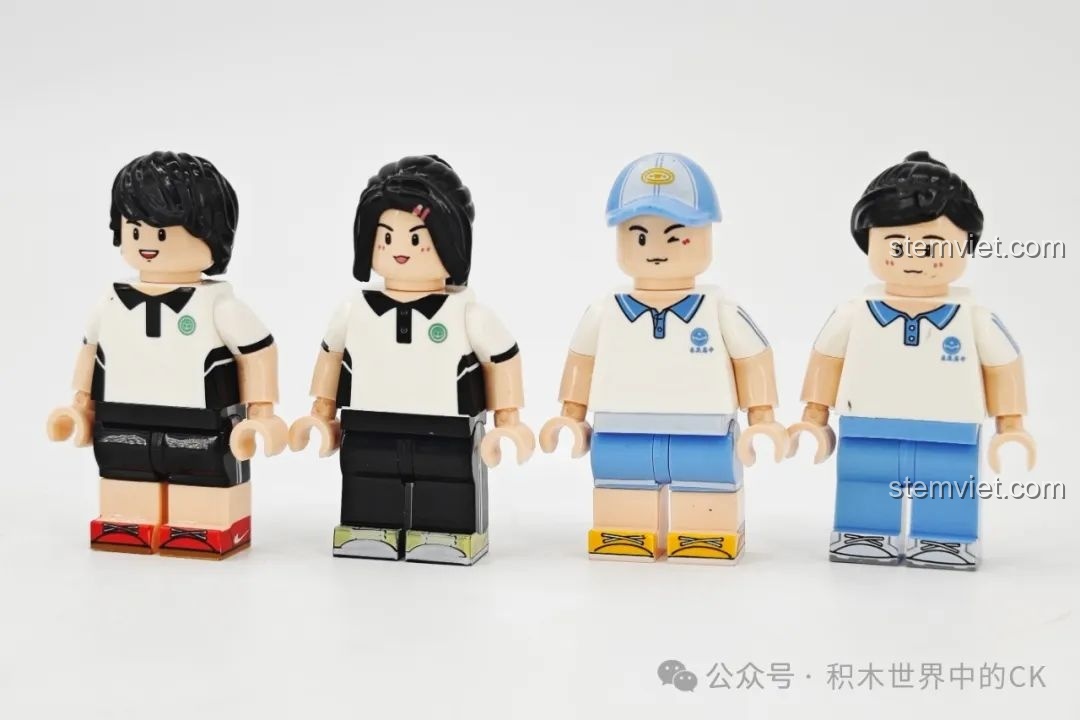 4 minifigures học sinh trong bộ Wekki 516954, bao gồm Hàn Mai Mai, Lý Lôi, Lý Minh, và Lý Hoa.