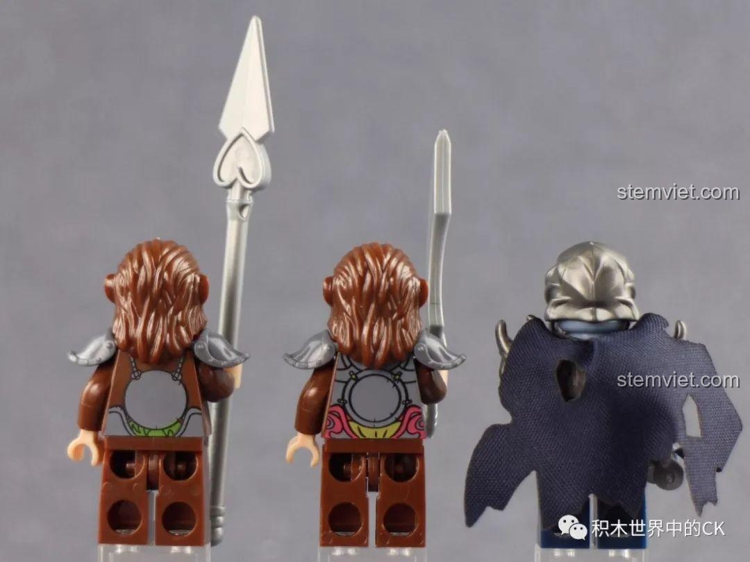Cận cảnh 3 minifigures: Hỗn Thế Ma Vương với giáp trụ và hai Hầu Binh cầm vũ khí trong bộ lắp ráp Winner 5047.