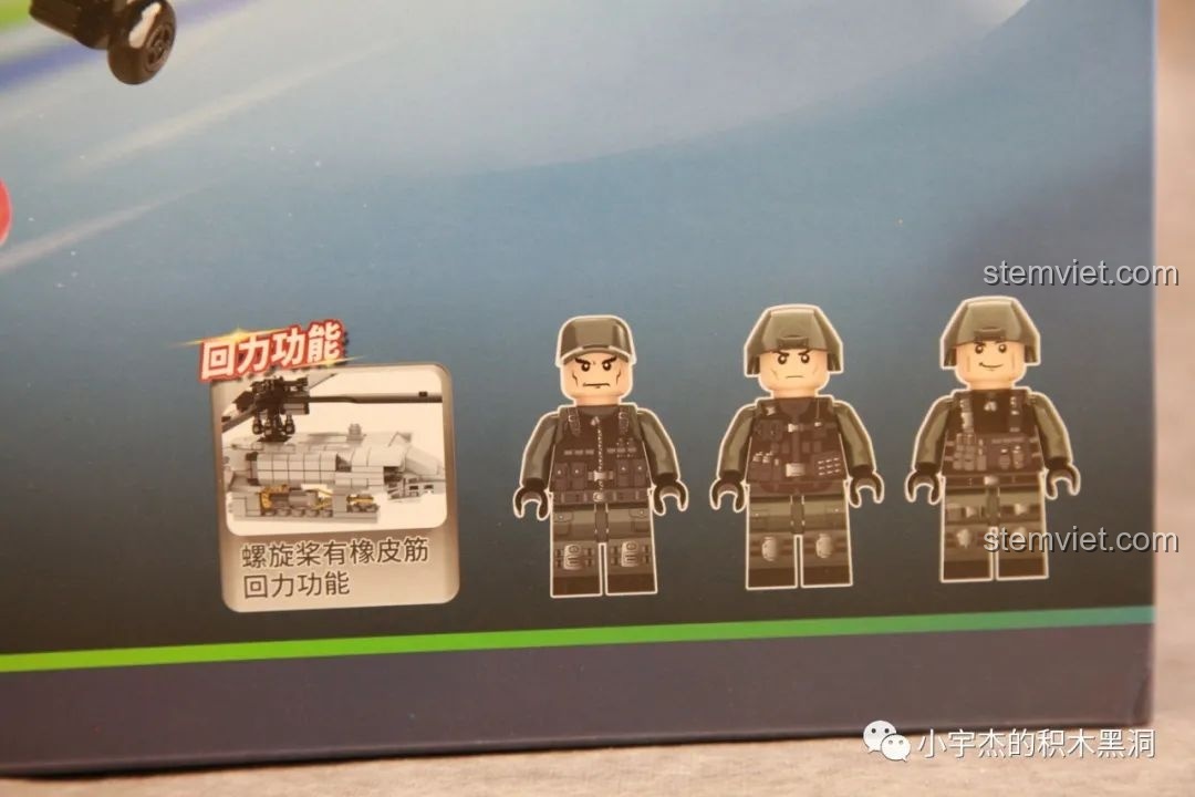 Hình ảnh 3 minifigures lính đặc nhiệm và phi công đi kèm trong bộ đồ chơi xây dựng WOMA C0897 Chim Ưng Đen UH-60.