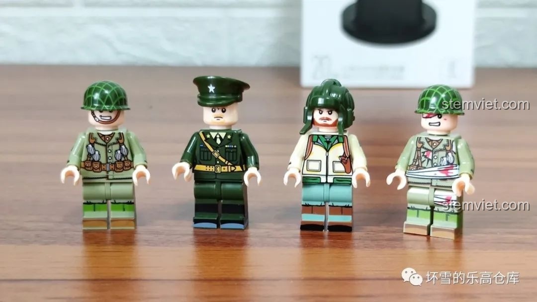 Bốn nhân vật lính Mỹ đi kèm bộ lắp ráp xe tăng Sherman M4A1 QUANGUAN 81, với chi tiết in ấn trang phục và biểu cảm, tăng tính tương tác cho mô hình. Đồ chơi lắp ráp quân sự.