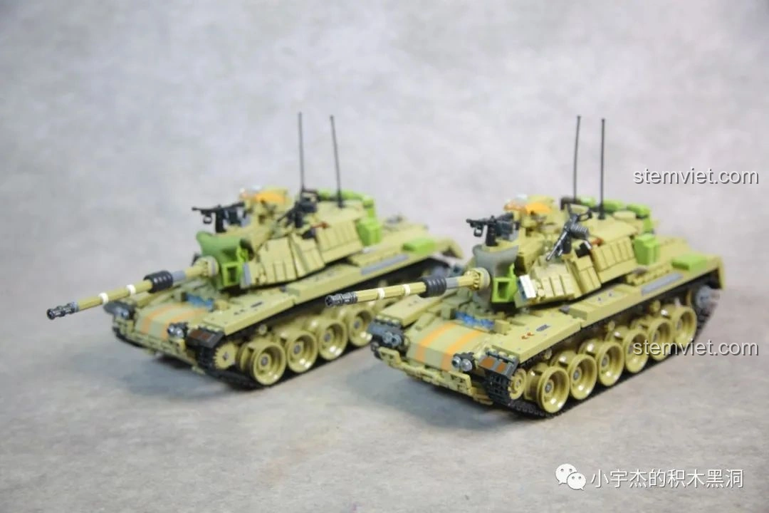 Các minifigures lính tăng Israel từ bộ PanlosBrick 632004 đã được lắp ráp hoàn chỉnh.