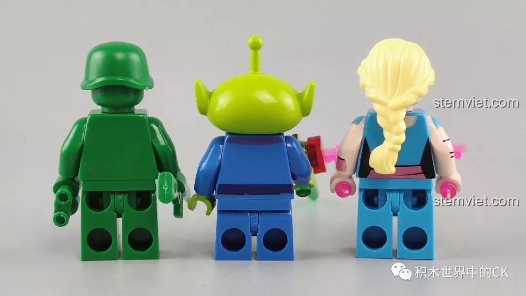 Mặt sau của minifigures Người lính xanh, Người ngoài hành tinh và Bo Peep từ bộ lắp ráp SY1448 Toy Story 4.