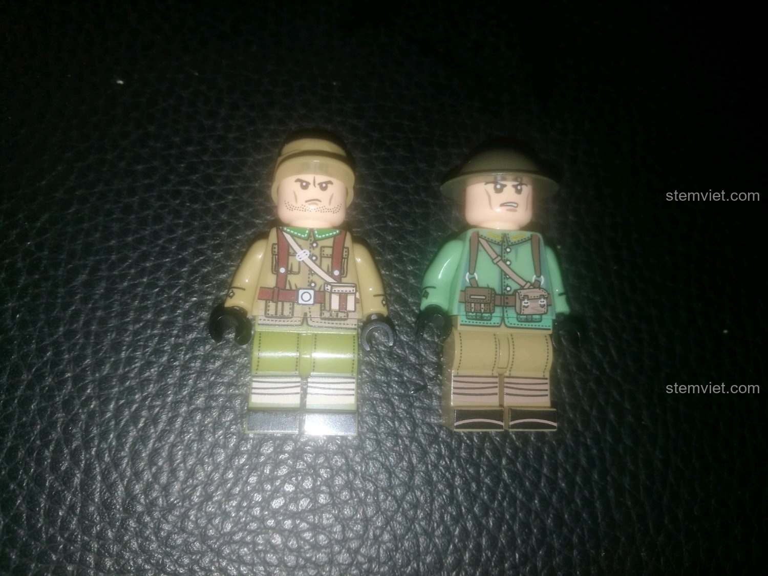 Hai minifigures lính xe tăng và lính bộ binh trong bộ đồ chơi quân sự Xe tăng hạng nhẹ Renault FT-17 SEMBO.