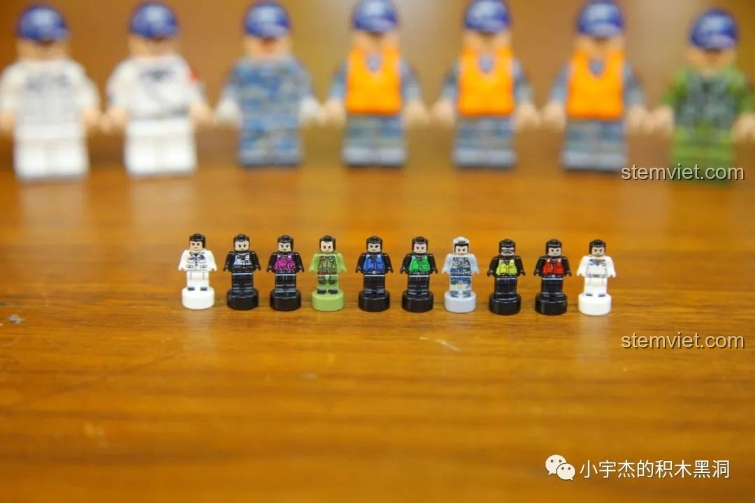 Các minifigures mini của bộ lắp ráp Mô Hình Tàu Sân Bay Sơn Đông SEMBO 202001, có in ấn chi tiết.