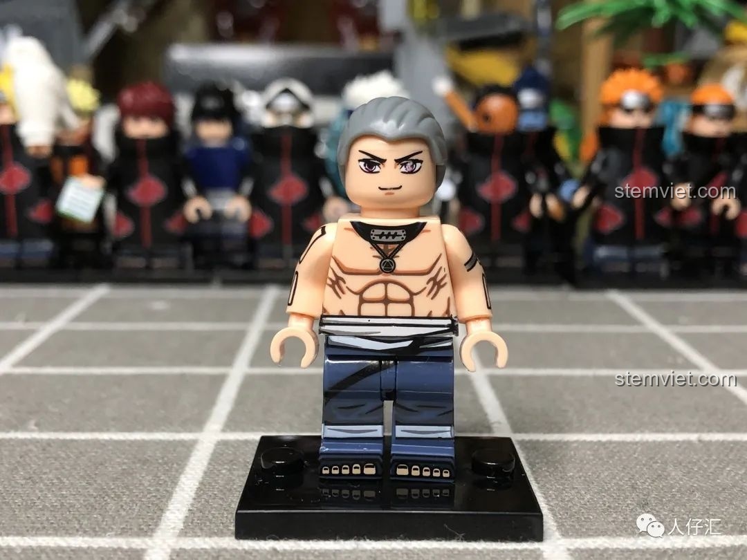 Góc nhìn bên cạnh của minifigure Hidan WM2086, thể hiện chi tiết in ấn trên tay và chân.