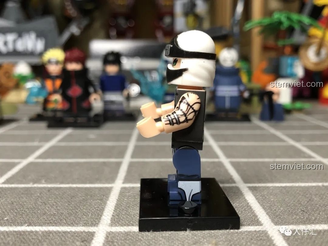 Góc nhìn bên cạnh của mũ trùm đầu minifigure Kakuzu WM2087, thể hiện độ phồng và chi tiết.