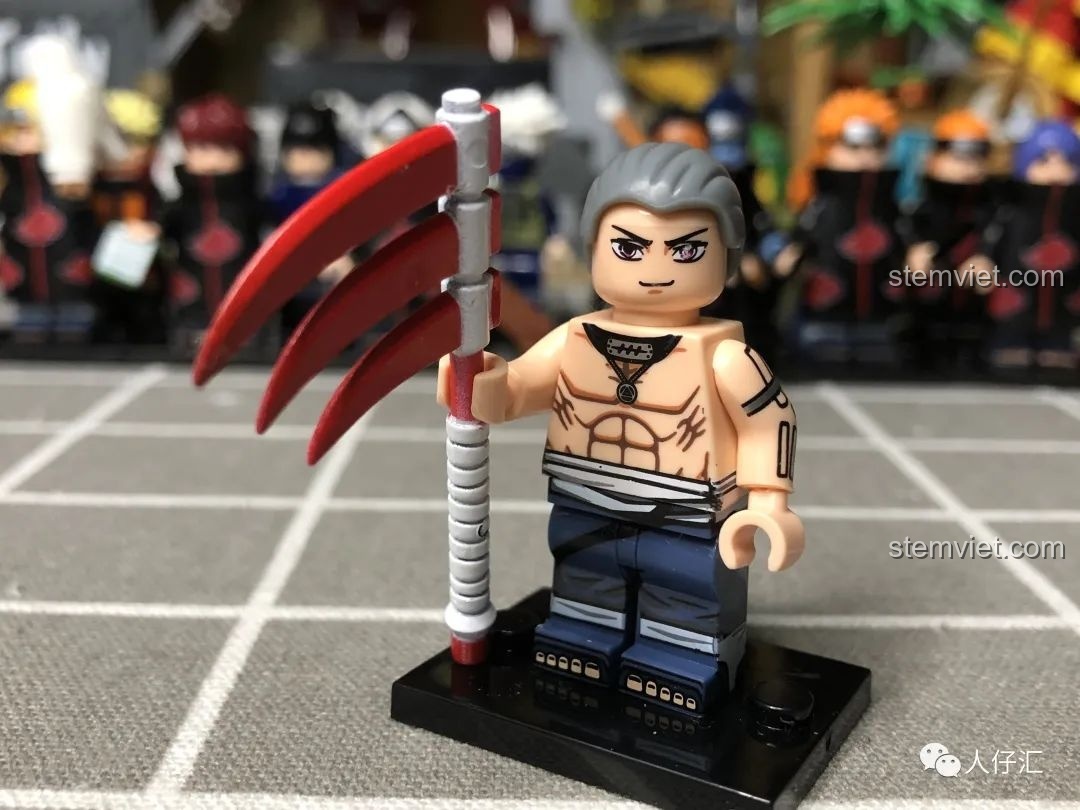 Thân trên của minifigure Kakuzu WM2087, với chi tiết in ấn áo giáp và biểu cảm khuôn mặt.