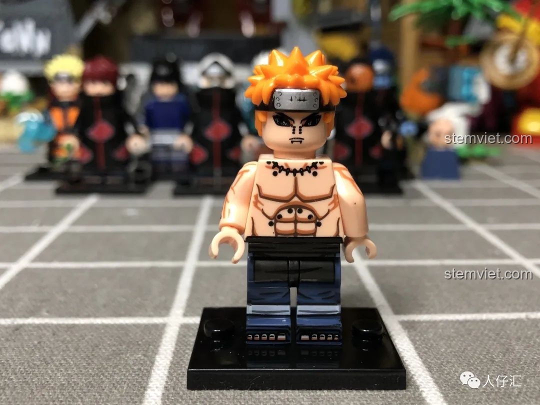 So sánh hai kiểu tóc của minifigures Pain Gakido và Pain Tendo, cho thấy sự khác biệt trong tạo hình.