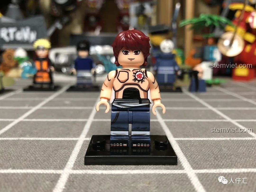 Thân trên của minifigure Sasori WM2085, thể hiện chi tiết in ấn cơ thể và biểu cảm khuôn mặt.