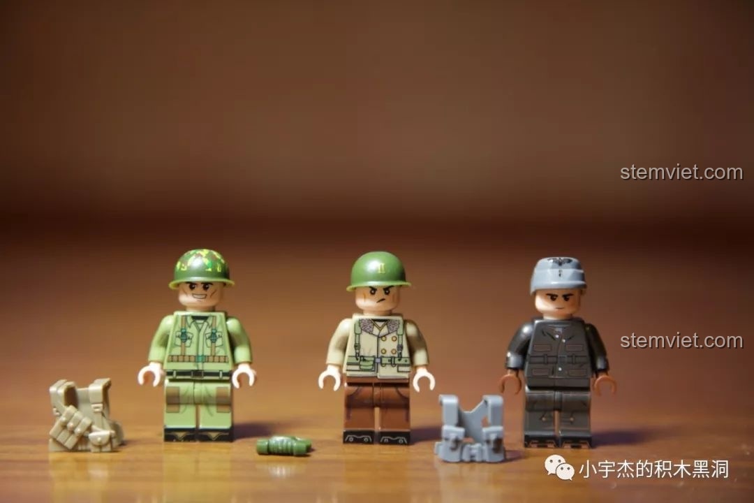 Ba minifigures lính trong bộ Panlos 631004A gồm phi công, pháo thủ và bộ binh với trang bị chi tiết.