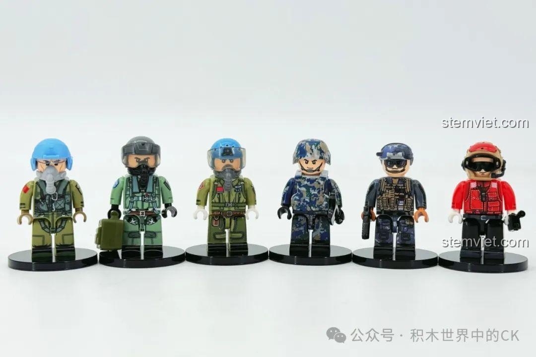 Sáu minifigures phi công và nhân viên mặt đất trong bộ đồ chơi xây dựng Bộ 3 Máy Bay Chiến Đấu Hải Quân SEMBO.