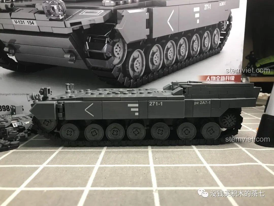 Mô-đun phía sau tháp pháo của xe tăng Leopard 2A7+ trong bộ Jiazhi 0104, tăng cường khả năng bảo vệ.